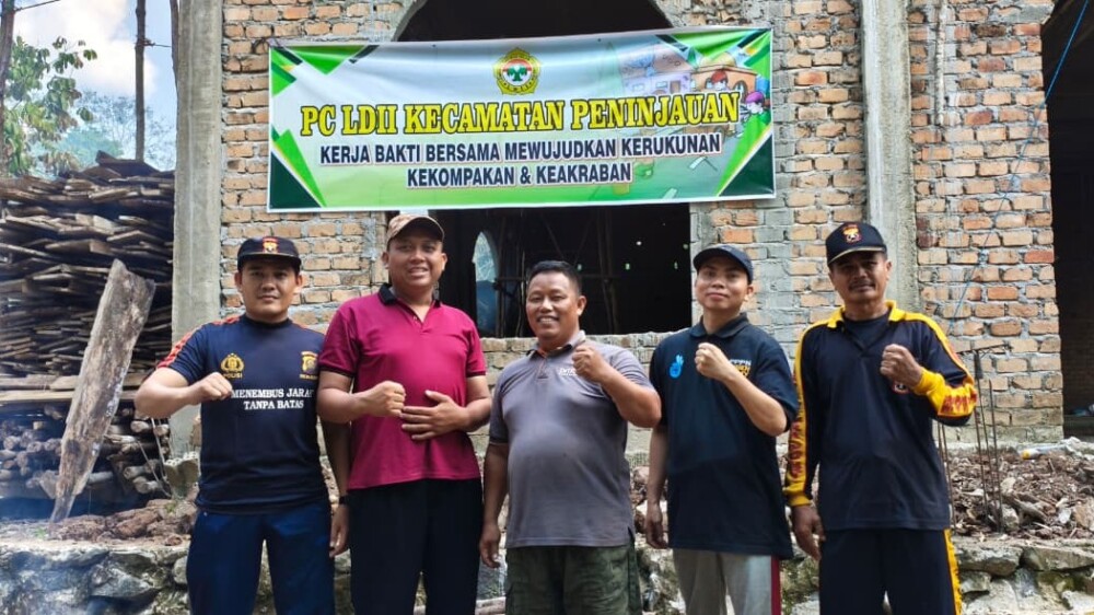 PC LDII PENINJAUAN WUJUDKAN KERUKUNAN DAN KEKOMPAKAN MELALUI KERJA BAKTI BERSAMA