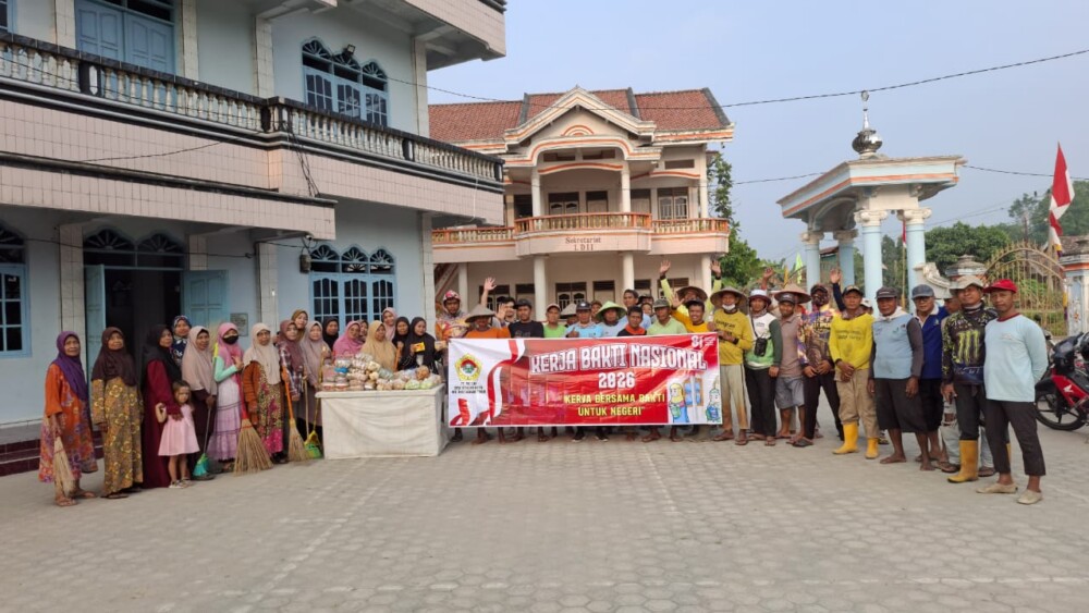 Sinergi Sambut Panen Raya, Warga LDII dan Masyarakat Berasan Mulya Gelar Kerja Bakti Nasional