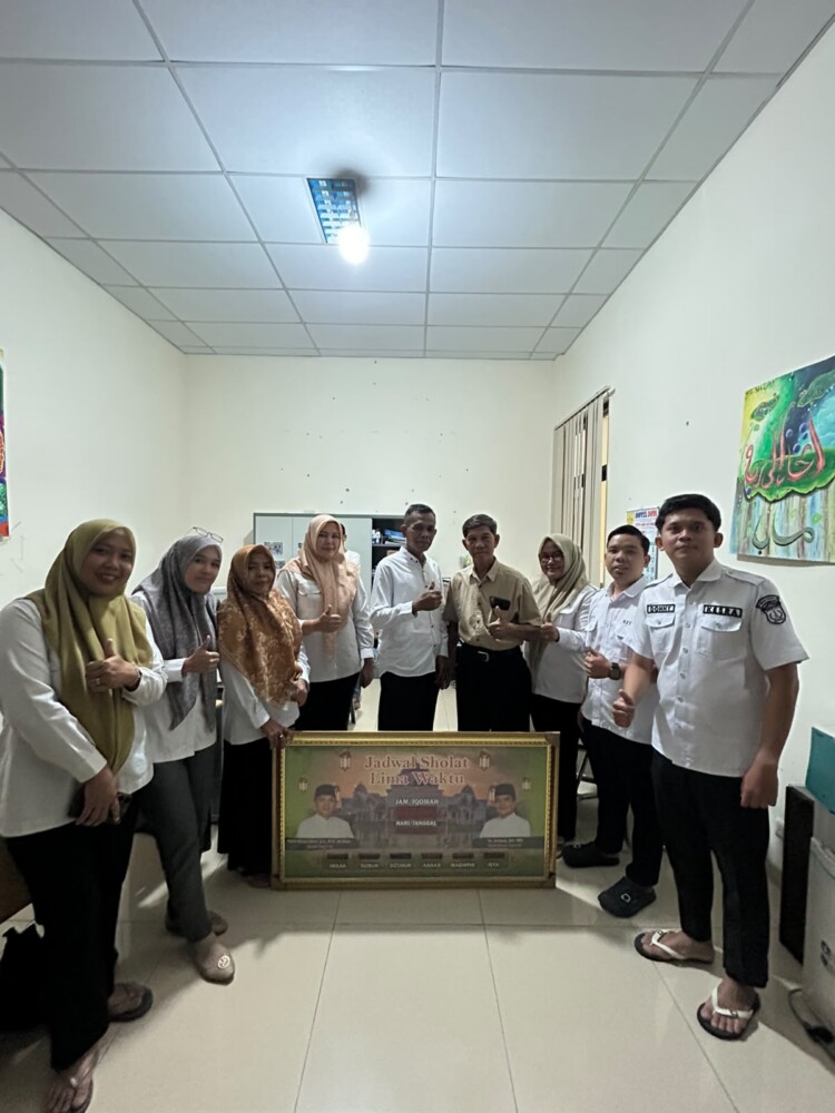PAC LDII Seri Dalam Terima Bantuan Jam Digital dari DINKESRA Ogan Ilir