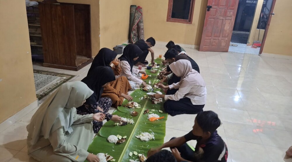 Tingkatkan Kerukunan dan Kekompakan, Muda-Mudi PAC Tanjung Harapan Gelar Makan Bersama